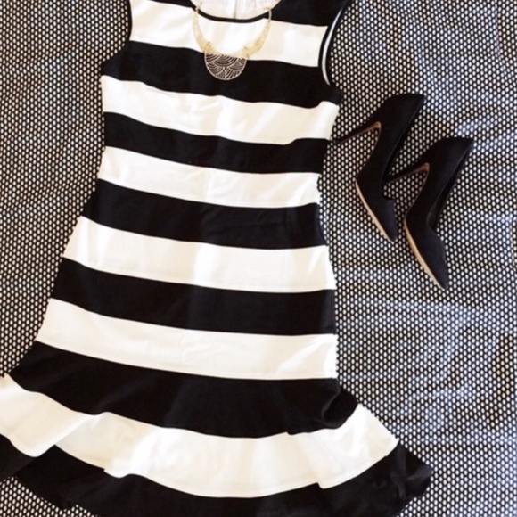 Neiman Marcus Dresses & Skirts - Neiman Marcus Black & White Stripe Dress XL EUC